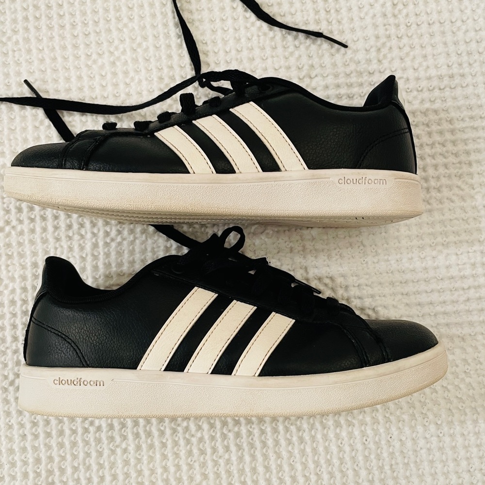 Adidas Grand Court Cloudfoam Comfort Sneakers. Size 8.5 woman’s casual shoes